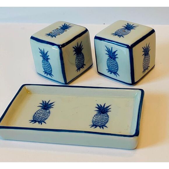 Pineapples Salt and Pepper Shakers with Tray Porcelain Blue and White - Picture 3 of 6
